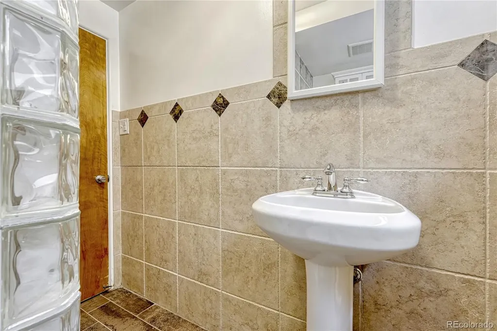 2280 Newland Street Edgewater CO 80214