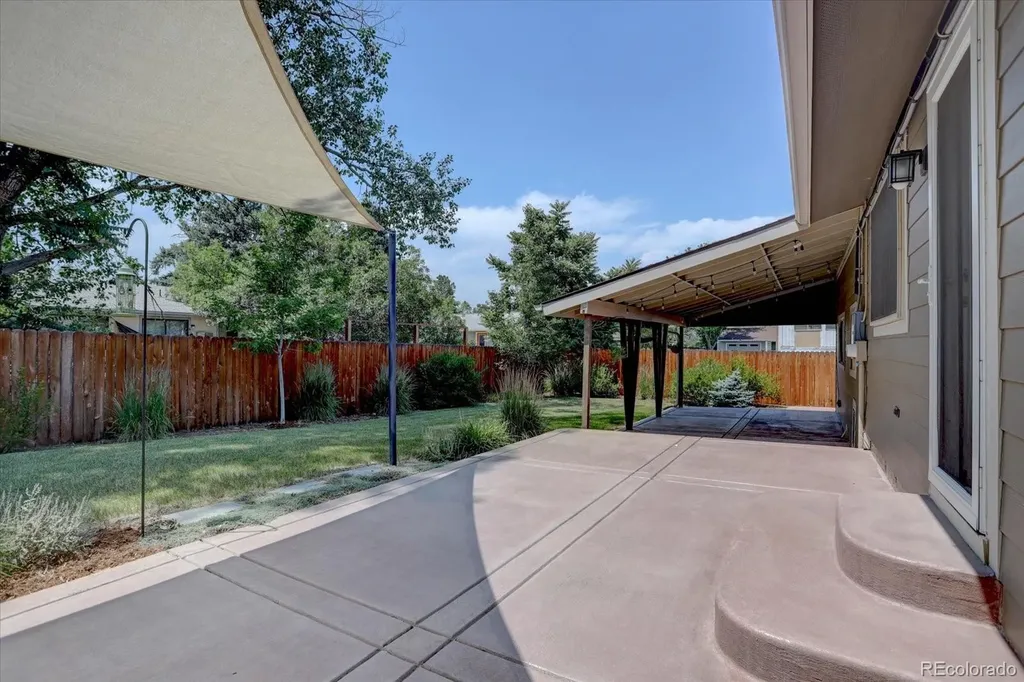 1213 S Holland Court Lakewood CO 80232
