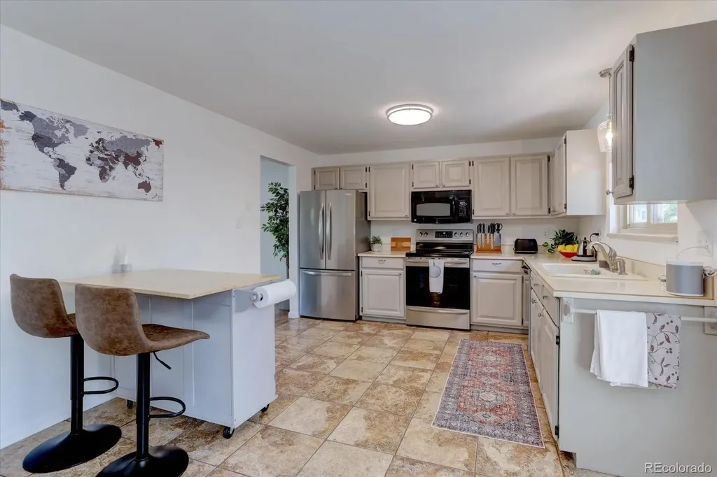 1213 S Holland Court Lakewood CO 80232