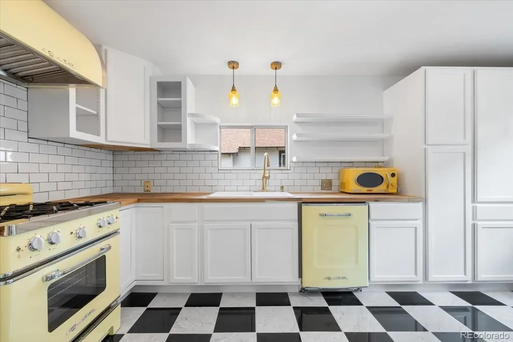 129 Ruxton Avenue Manitou Springs CO 80829