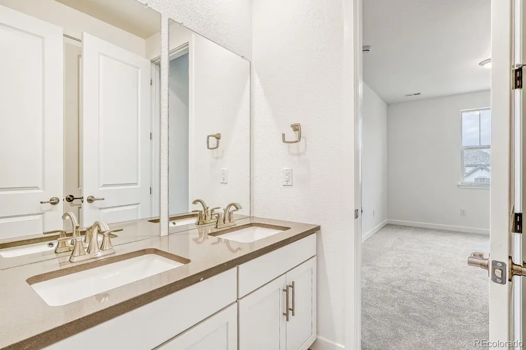 15453 W Dequesne Avenue Morrison CO 80465