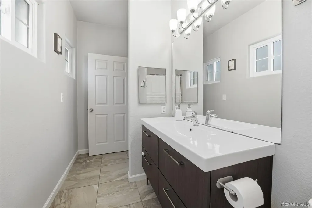 1672 W Canal Circle Littleton CO 80120