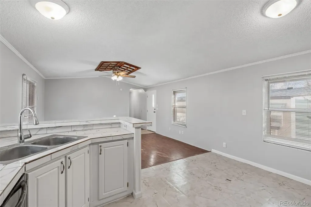 1095 Western Drive Colorado Springs CO 80915