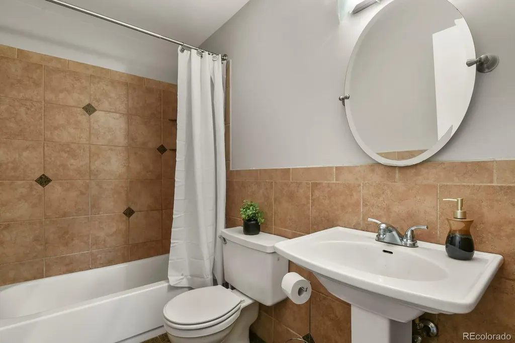 2246 N Coronado Parkway Parkway Denver CO 80229
