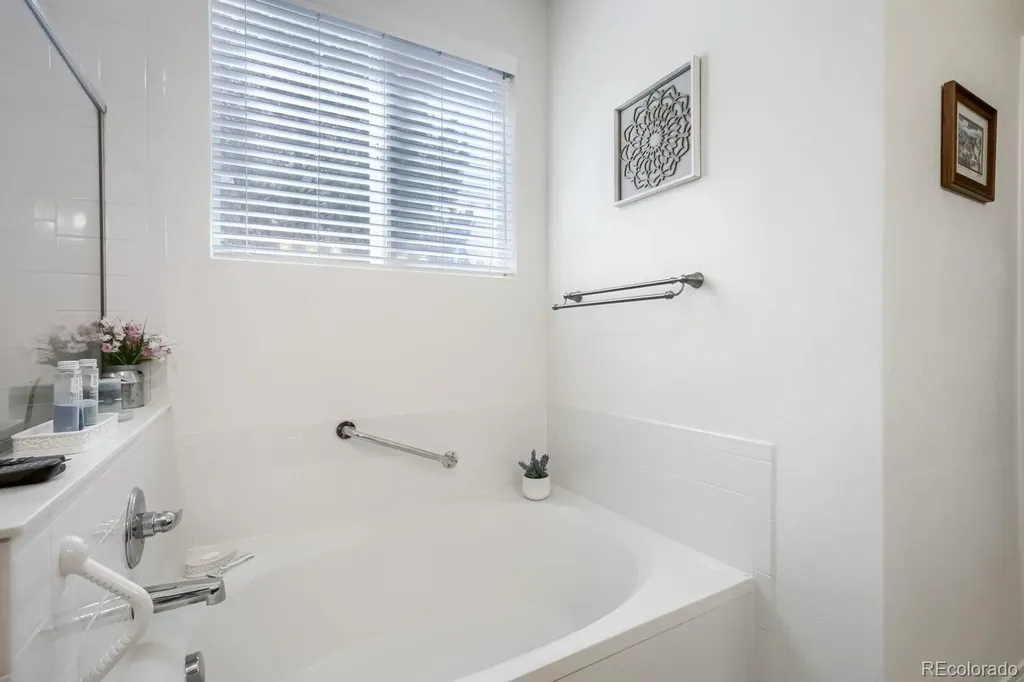 537 Peregrine Circle Longmont CO 80504