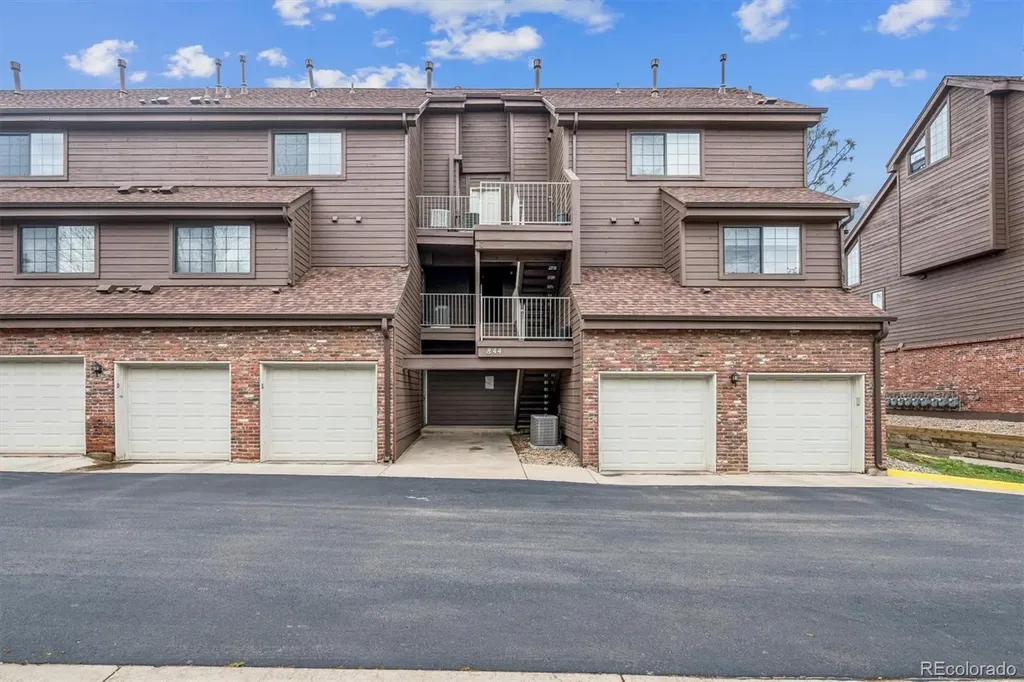 844 S Vance Street Lakewood CO 80226
