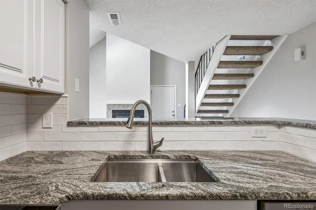 844 S Vance Street Lakewood CO 80226