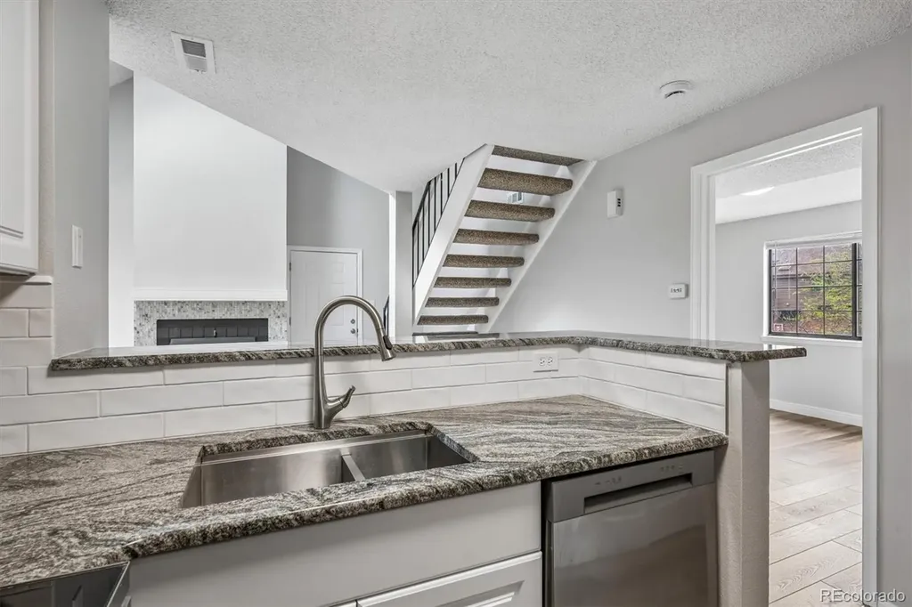 844 S Vance Street Lakewood CO 80226