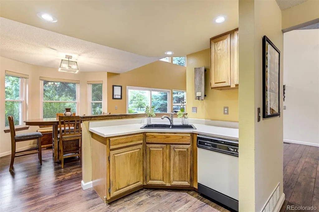2077 E Phillips Place Littleton CO 80122