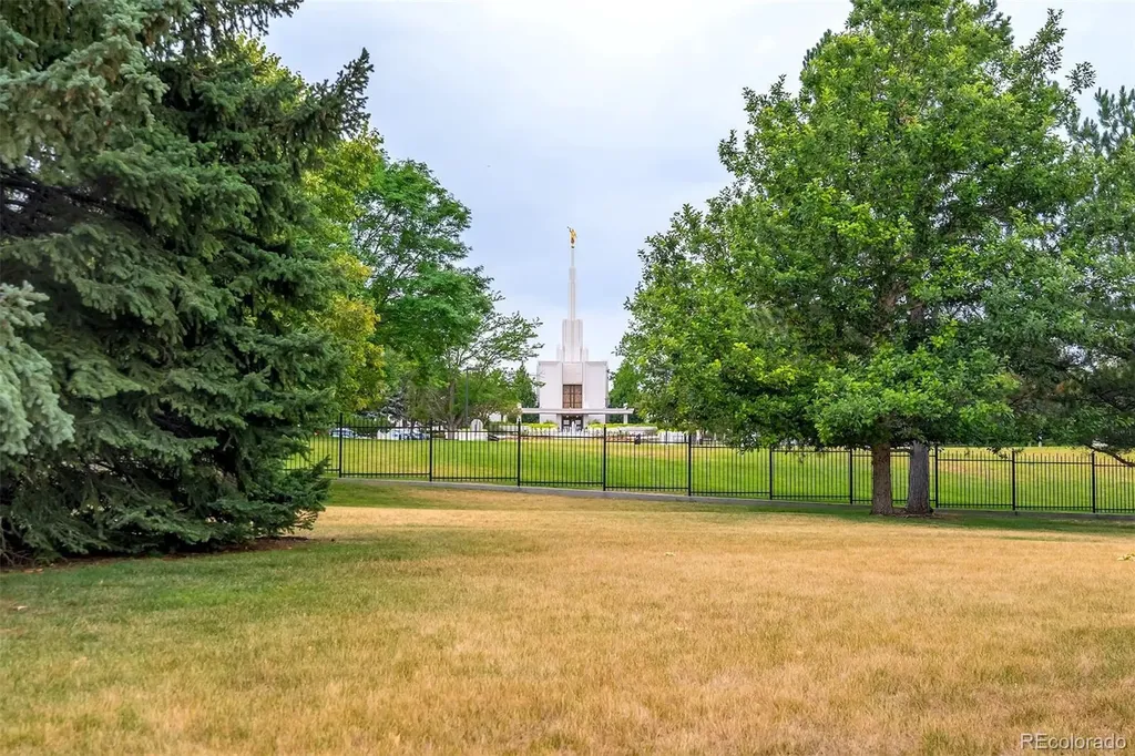2077 E Phillips Place Littleton CO 80122