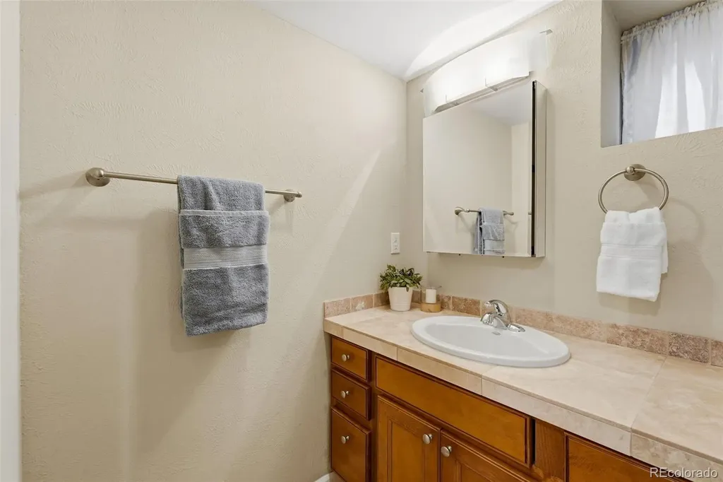 758 Elizabeth Street Denver CO 80206