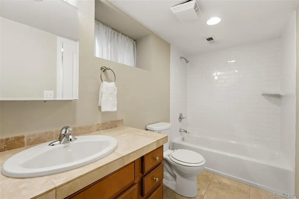 758 Elizabeth Street Denver CO 80206