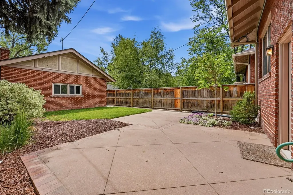758 Elizabeth Street Denver CO 80206