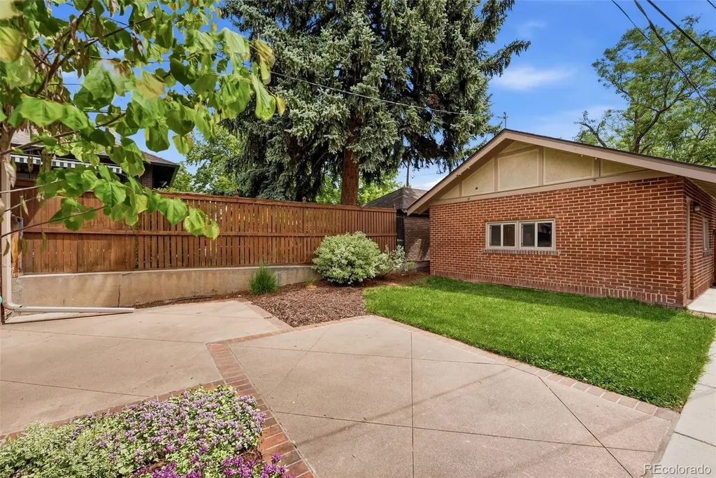 758 Elizabeth Street Denver CO 80206