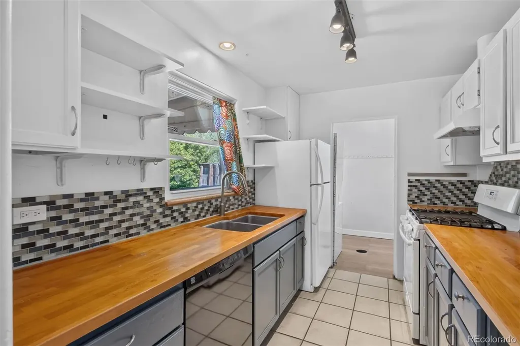 1211 Jasmine Street Denver CO 80220