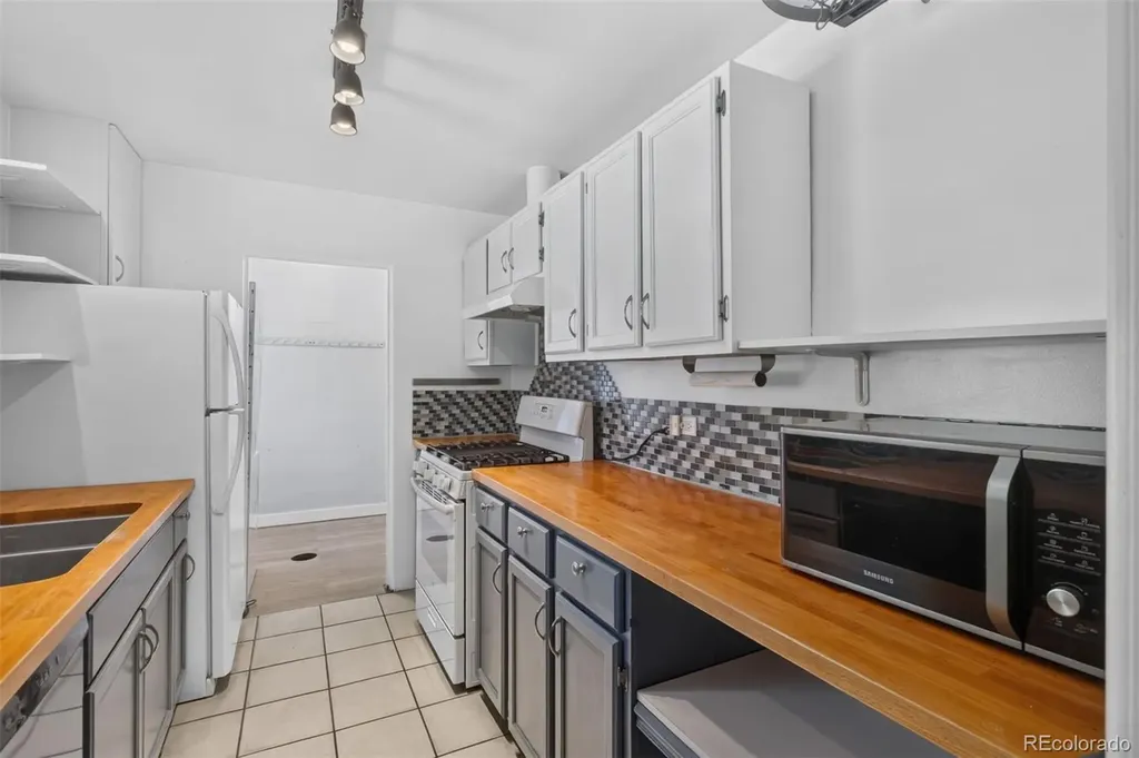 1211 Jasmine Street Denver CO 80220