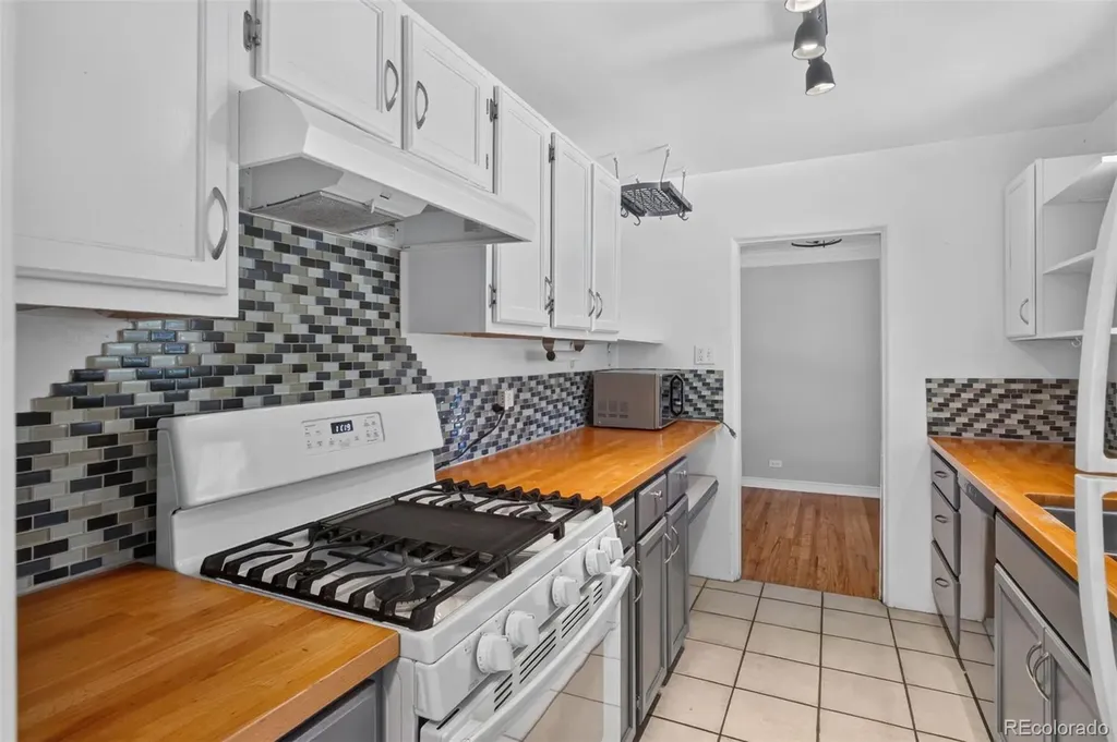 1211 Jasmine Street Denver CO 80220