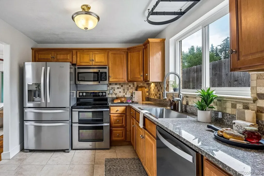 3560 N Steele Street Denver CO 80205