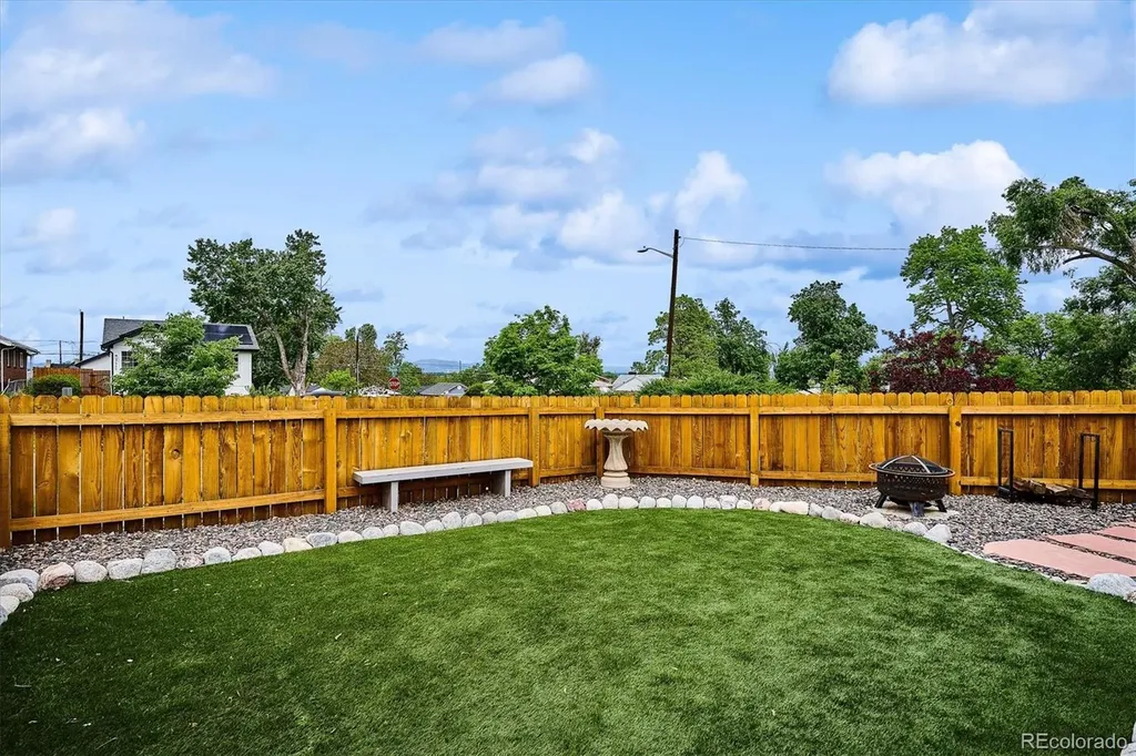 3560 N Steele Street Denver CO 80205