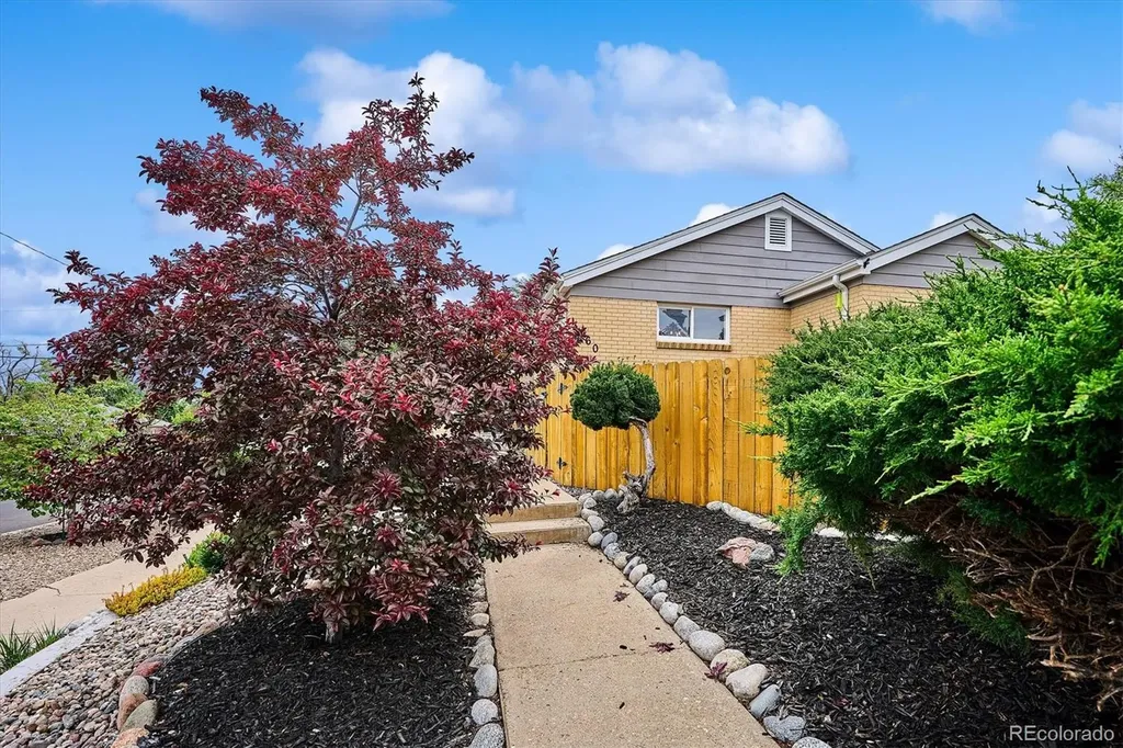 3560 N Steele Street Denver CO 80205