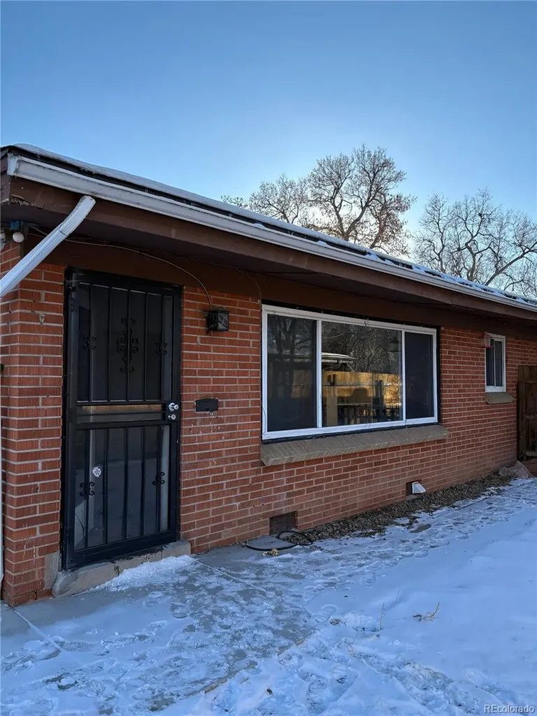 1922 Dallas Street Aurora CO 80010