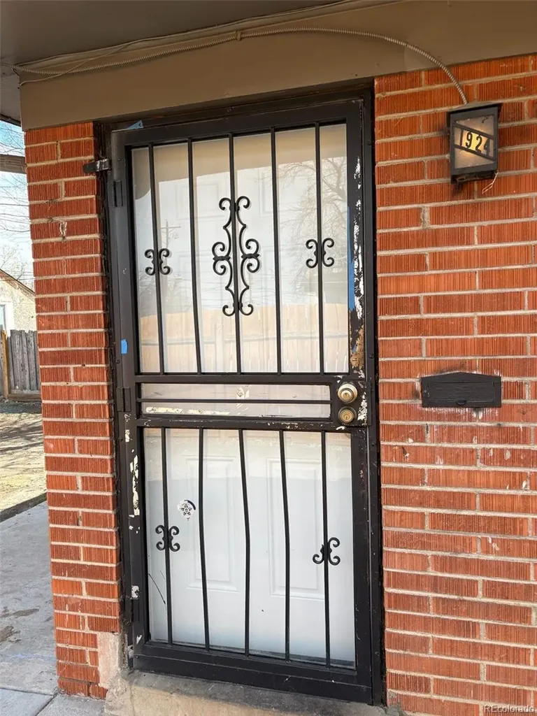 1922 Dallas Street Aurora CO 80010