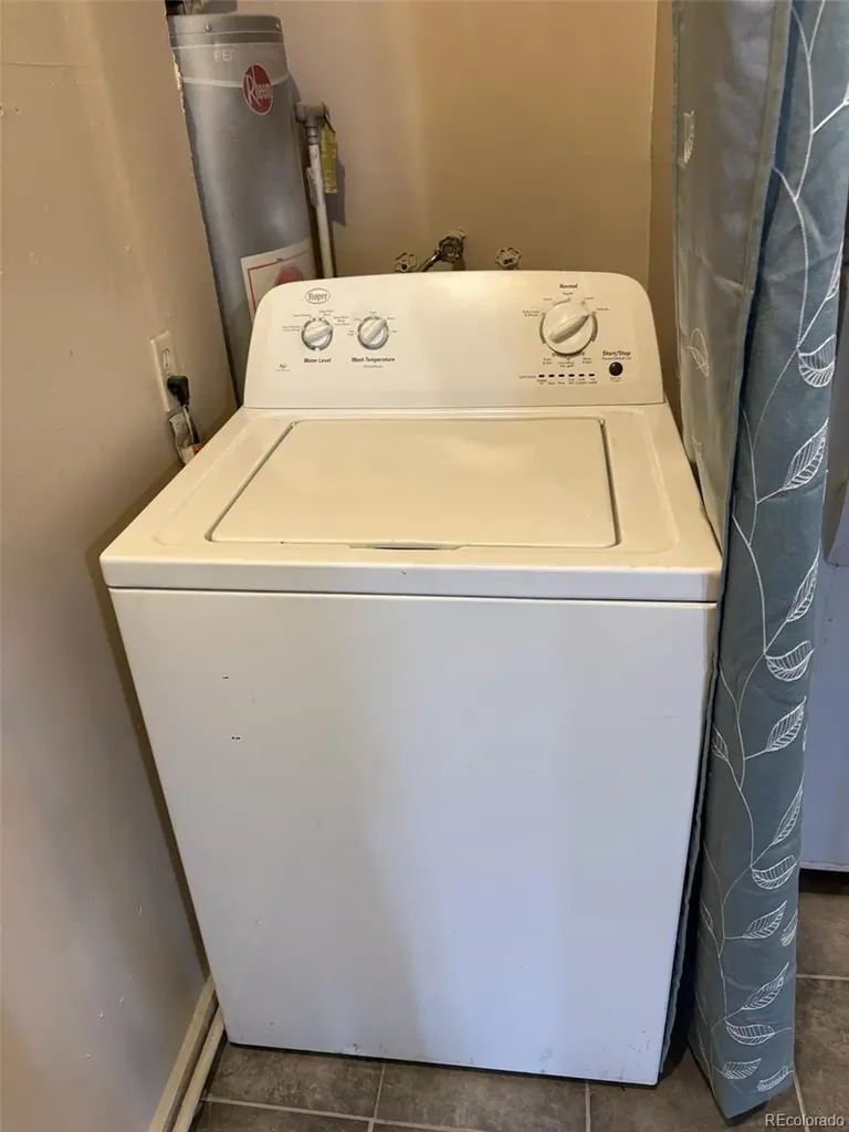 1922 Dallas Street Aurora CO 80010