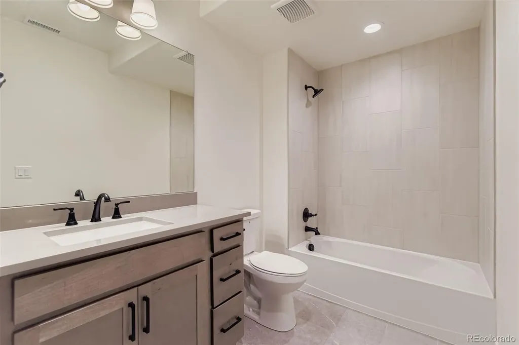 8942 S Riviera Way Aurora CO 80016