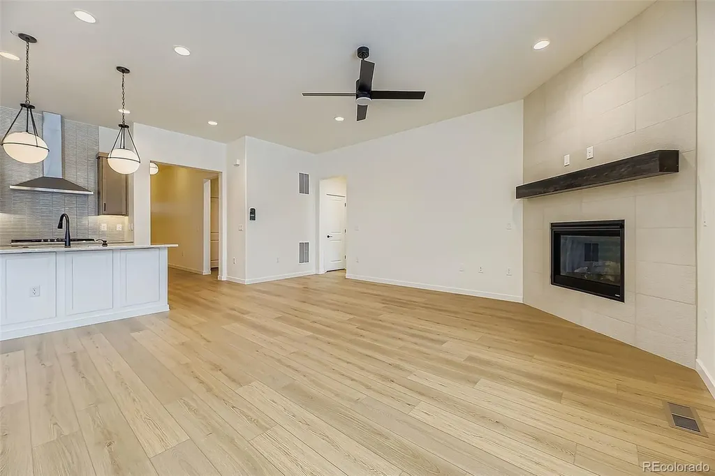 8942 S Riviera Way Aurora CO 80016