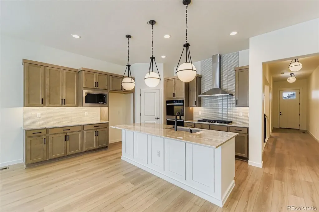 8942 S Riviera Way Aurora CO 80016