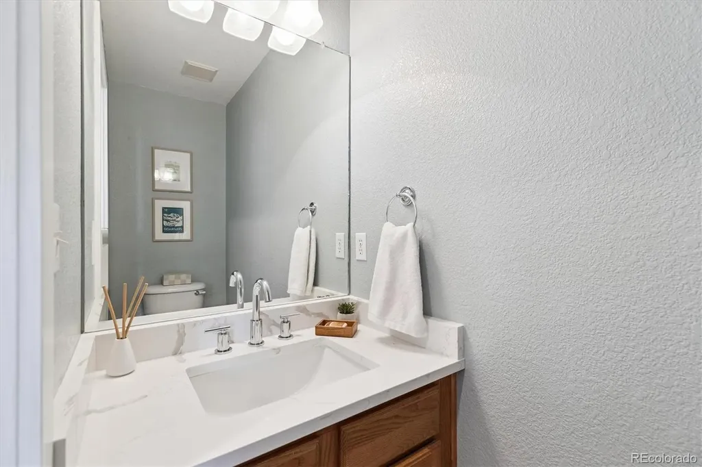 6900 S Algonquian Court Aurora CO 80016