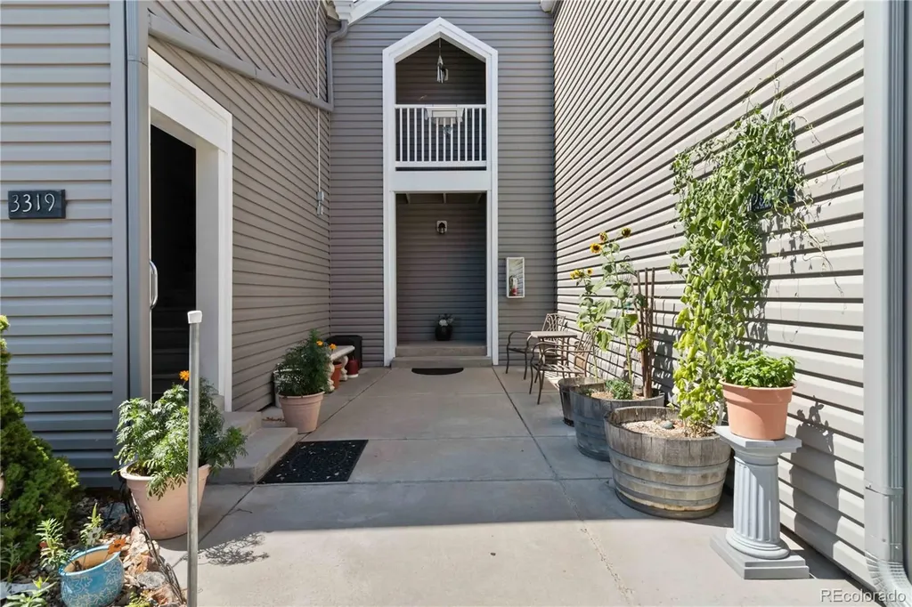 3319 S Monaco Street Denver CO 80222
