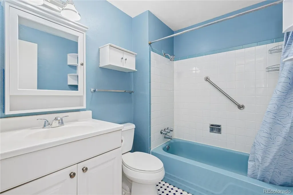 5876 W Canyon Avenue Littleton CO 80128