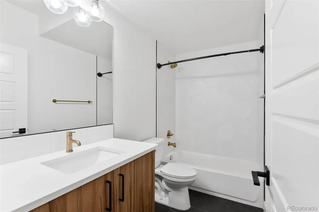 2567 S Acoma Street Denver CO 80223