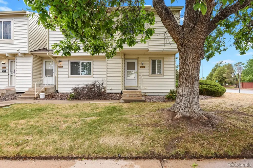 4290 S Mobile Circle Aurora CO 80013