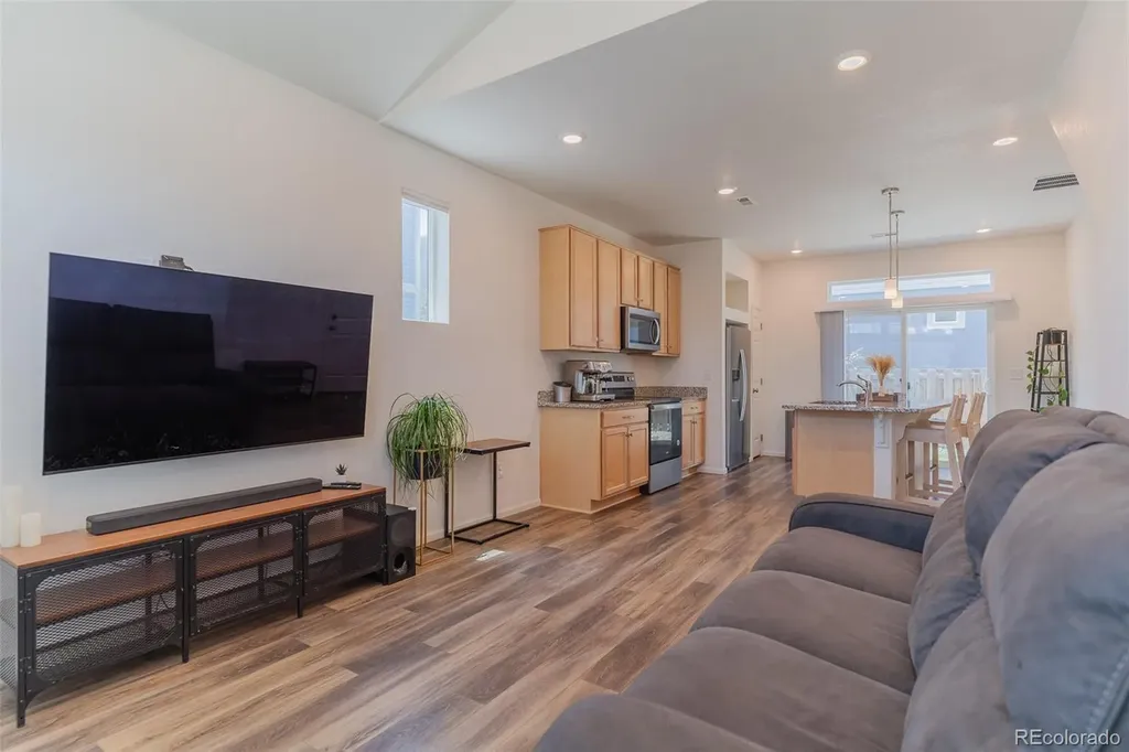 211 S Oak Hill Street Aurora CO 80018