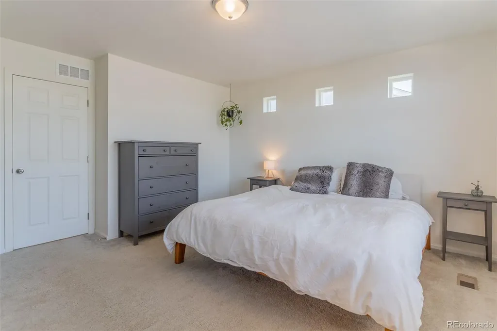 211 S Oak Hill Street Aurora CO 80018