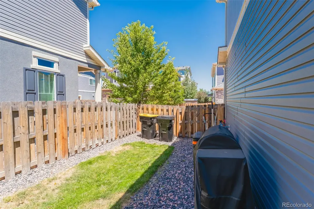 211 S Oak Hill Street Aurora CO 80018