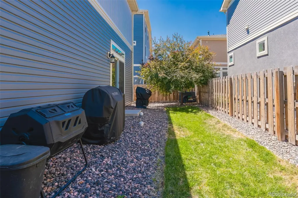 211 S Oak Hill Street Aurora CO 80018