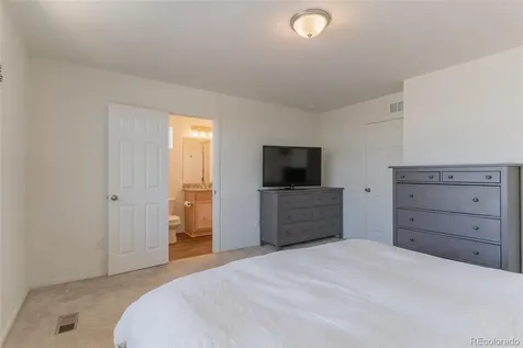 211 S Oak Hill Street Aurora CO 80018