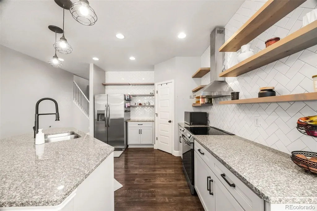 484 N Jamestown Way Aurora CO 80018