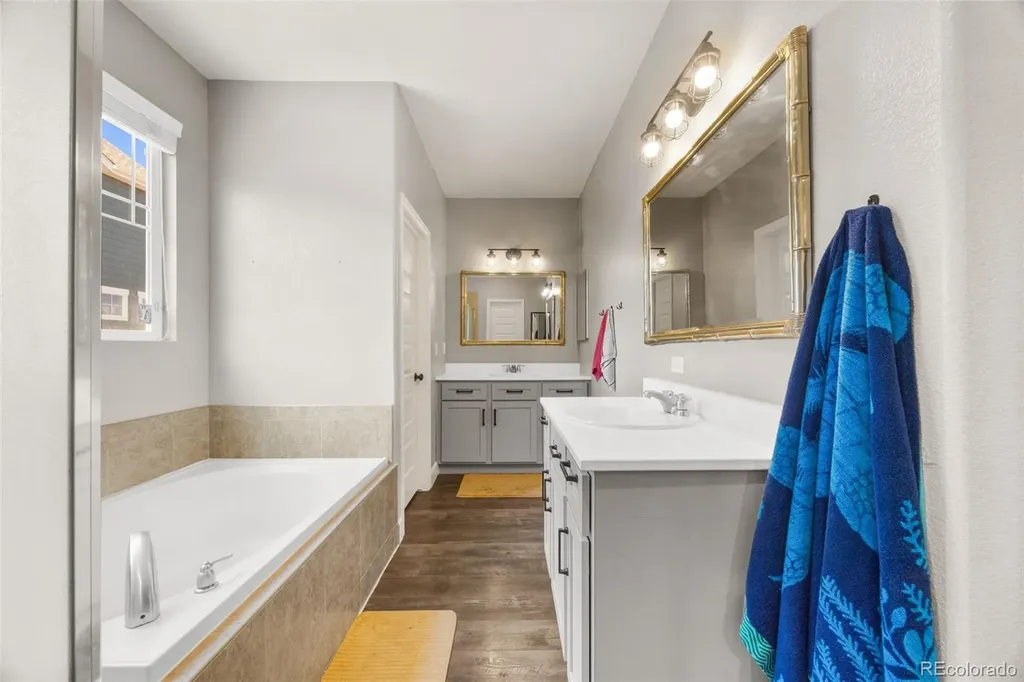 484 N Jamestown Way Aurora CO 80018
