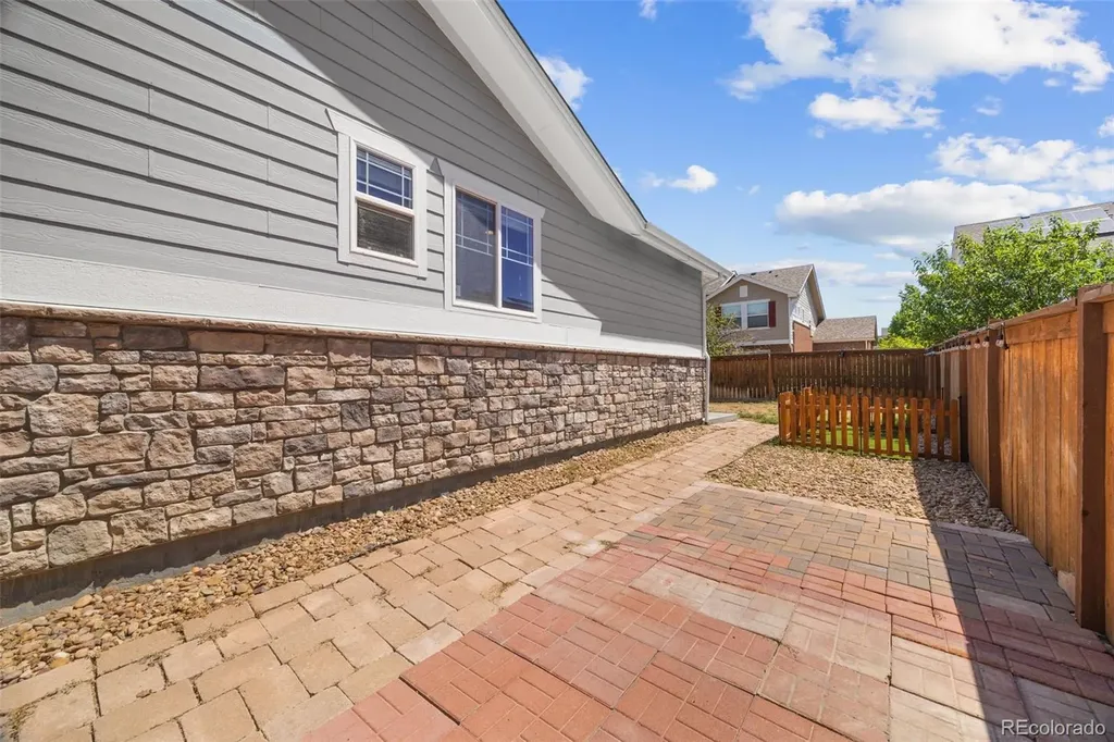 484 N Jamestown Way Aurora CO 80018