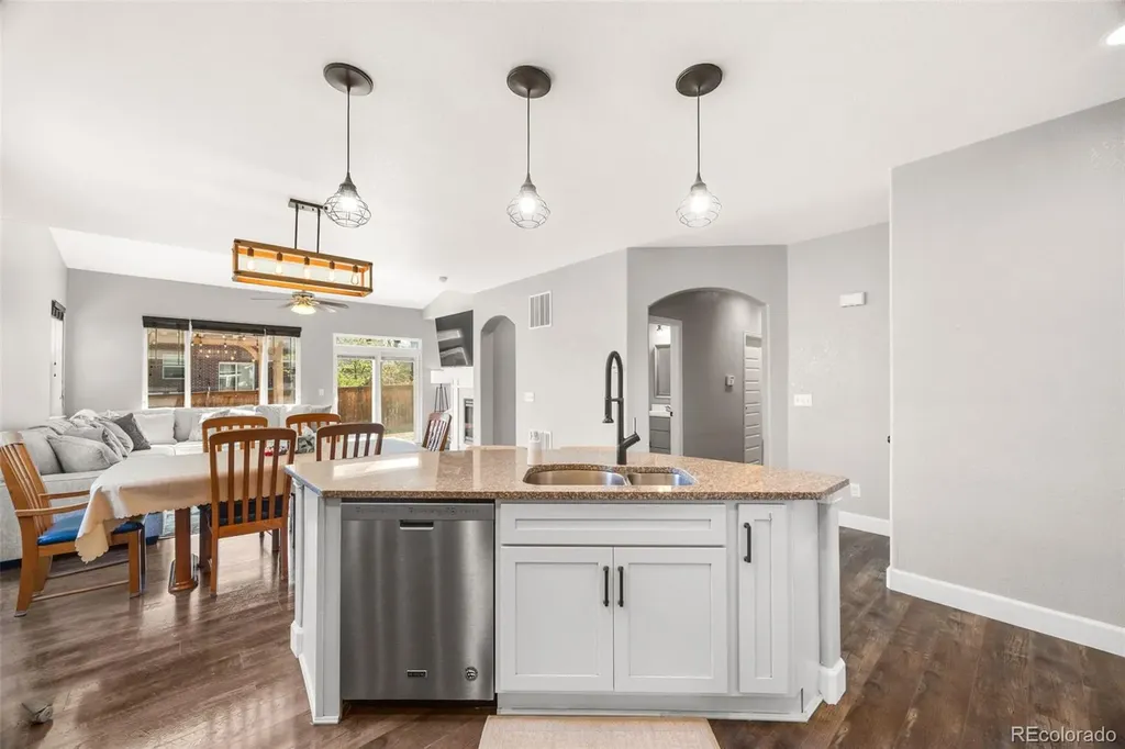 484 N Jamestown Way Aurora CO 80018