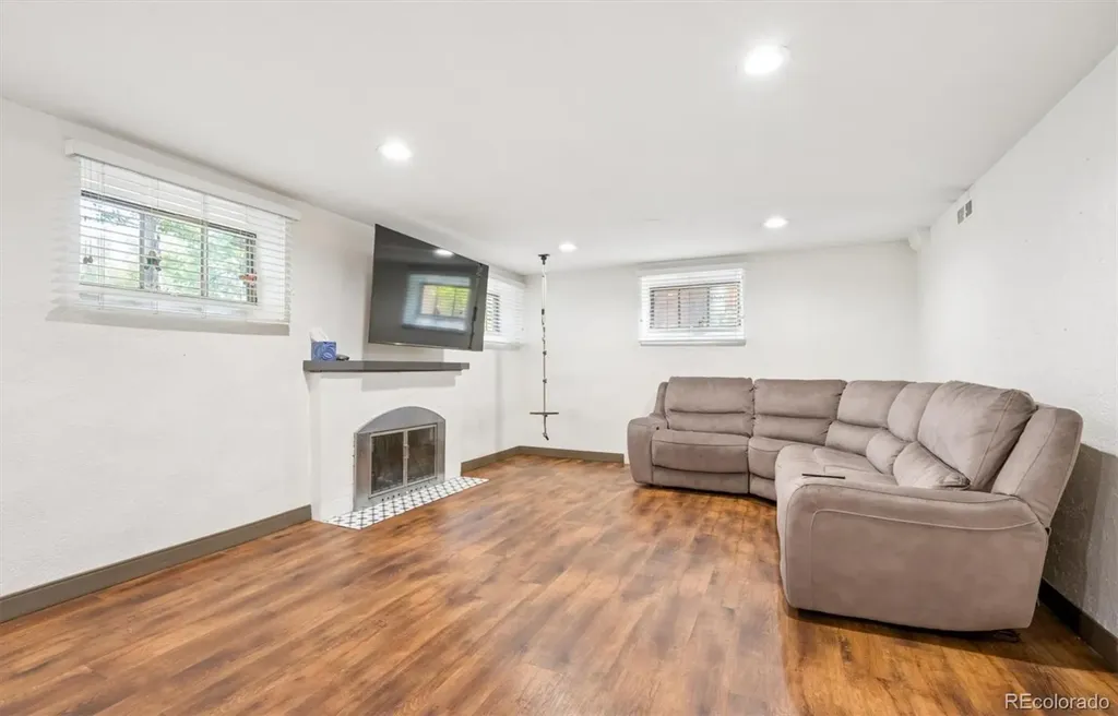 423 Dahlia Street Denver CO 80220