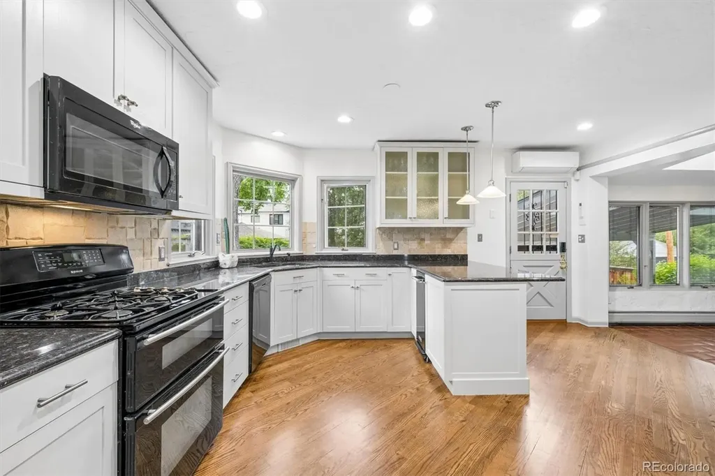 423 Dahlia Street Denver CO 80220