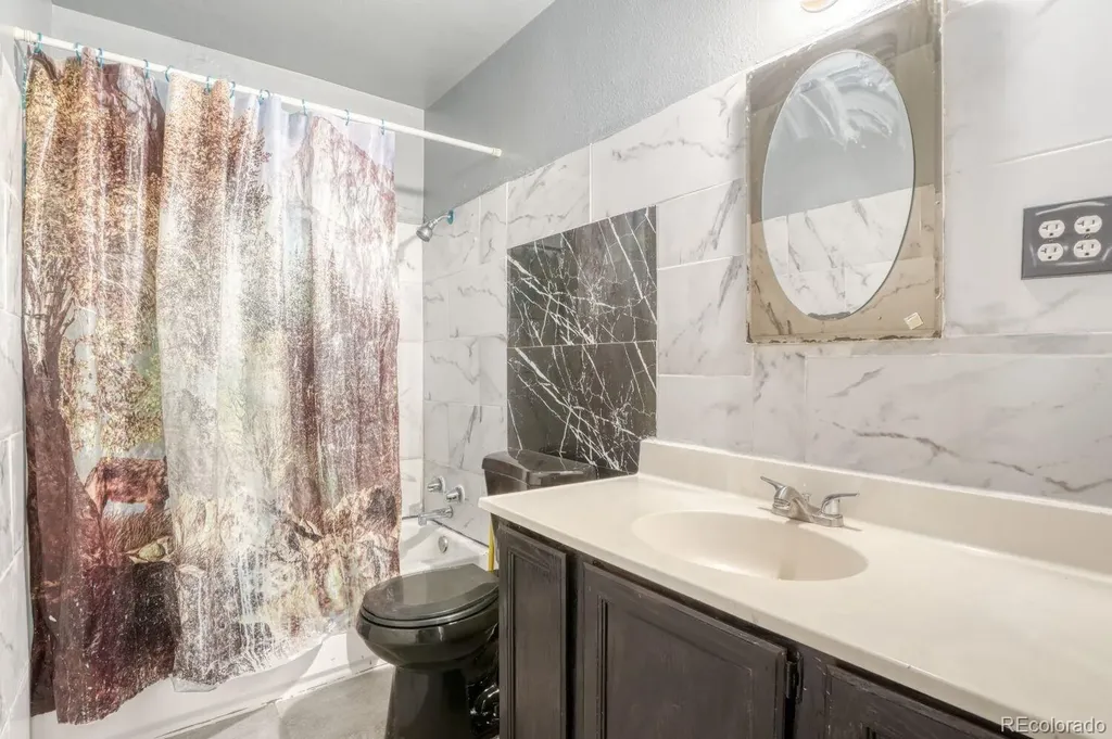 771 Troy Street Aurora CO 80011