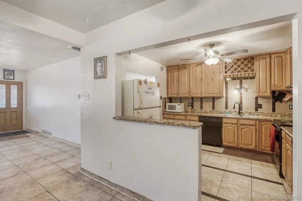 771 Troy Street Aurora CO 80011