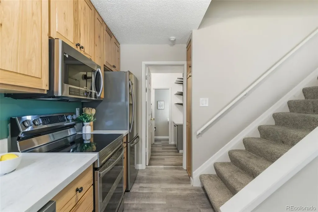 1739 S Lee Street Lakewood CO 80232
