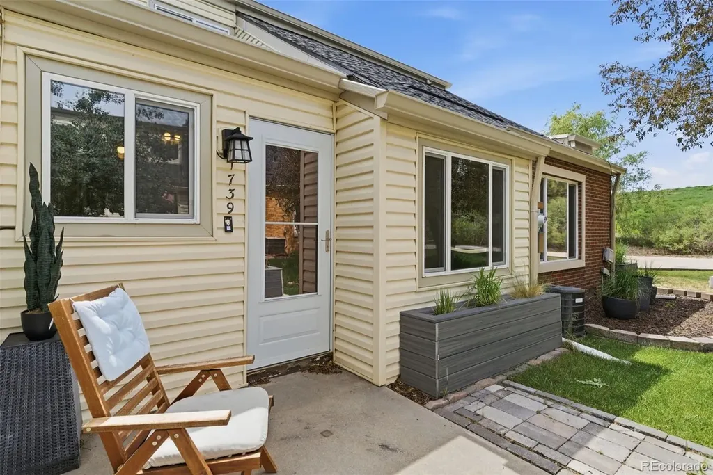 1739 S Lee Street Lakewood CO 80232